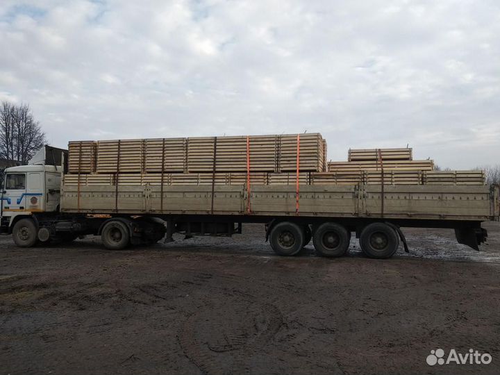 Водитель Камаза с прицепом