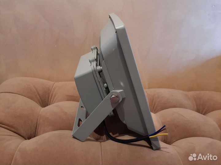 Прожектор светодиодный уличный