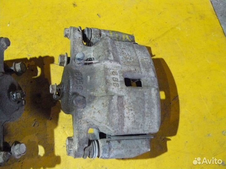 Суппорт передний правый для Nissan X-Trail Т31