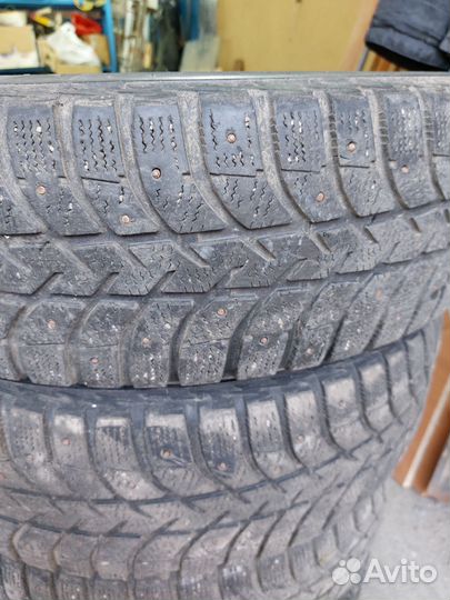 Bridgestone Ice Cruiser 5000 215/70 R16