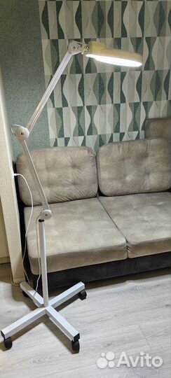 Лампа лупа для косметолога