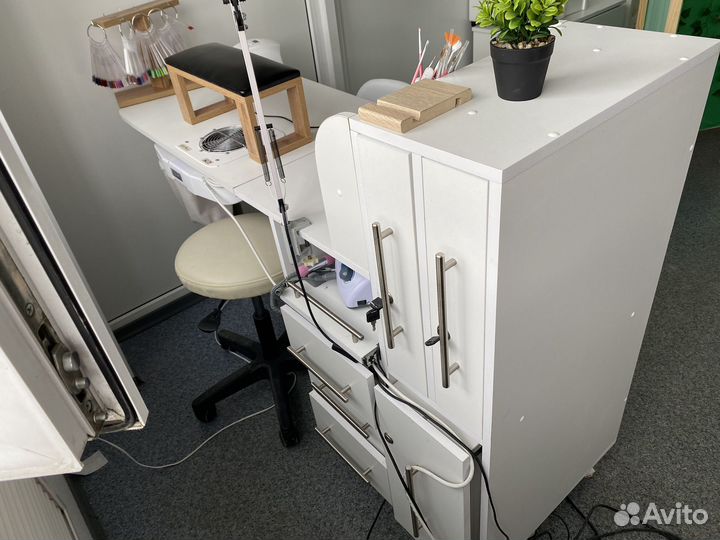 Стол для мастера маникюра