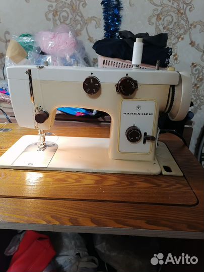 Швейная машина Чайка 142м
