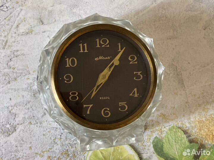 Настольные часы Маяк СССР стеклянные