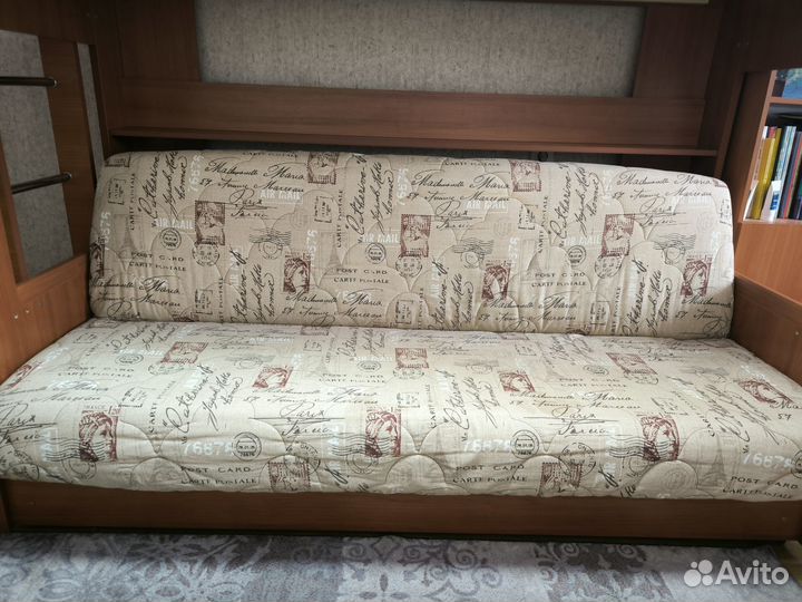 Двухъярусная кровать с диваном