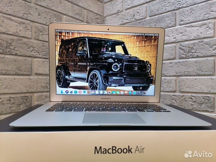 Apple MacBook Air 13 (i5 / 4Gb / 256Gb)