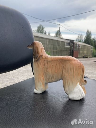 Собака фарфоровая