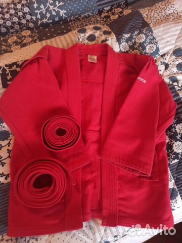 Продам кимоно и два пояса. Р-р 32