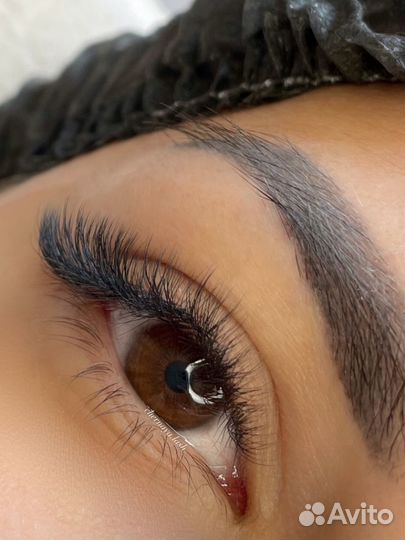 Наращивание ресниц и оформление бровей