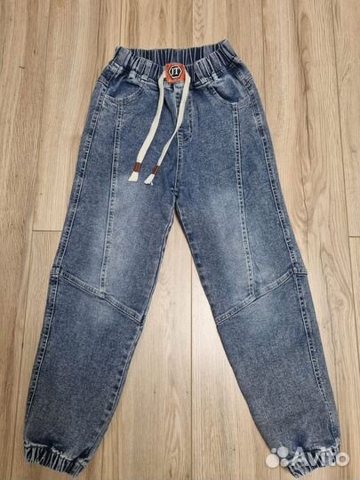 Джинсы на мальчика 140/146