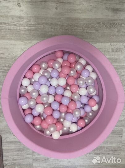 Сухой бассейн с шариками