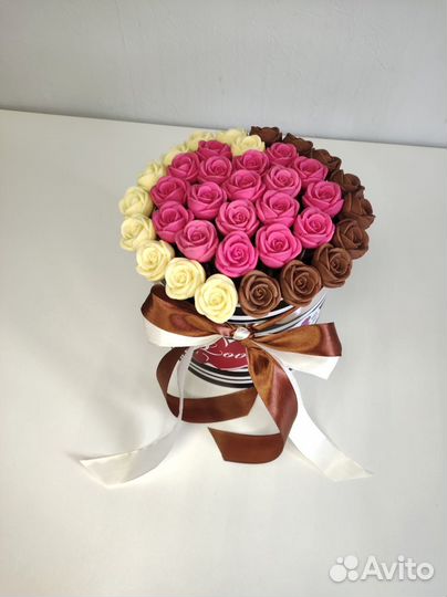 Розы из Белого и Молочного Шоколада - 37 штук