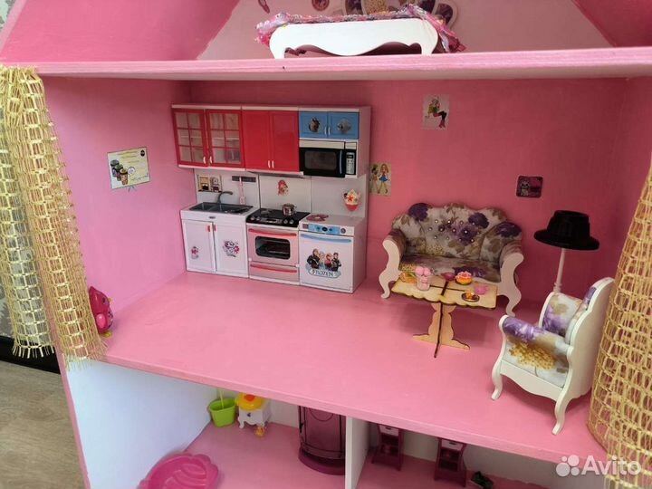 Домик кукольный с куклой Barbie и мебелью