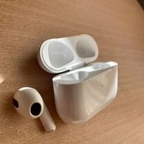 Наушник и кейс apple airpods 3 поколения