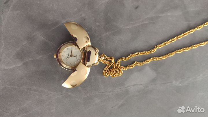 Кулон- часы