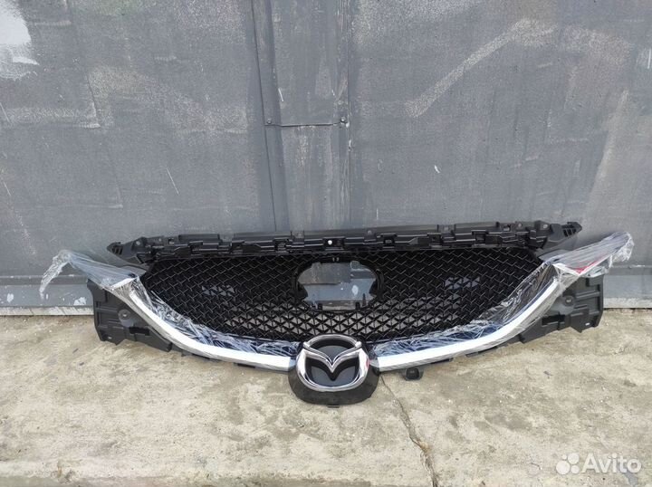 Решетка радиатора Mazda CX-5 2017 г