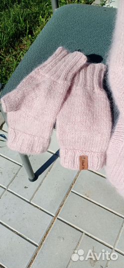 Капор с манишкой и митенками