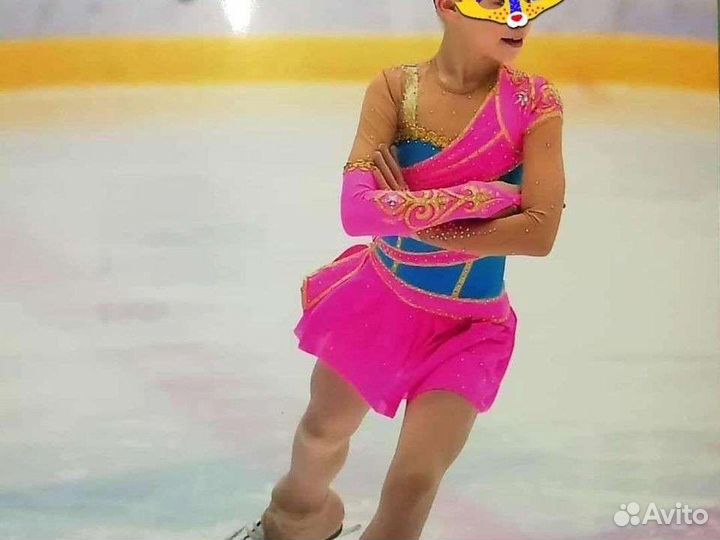 Платье для выступлений по фигурному катанию