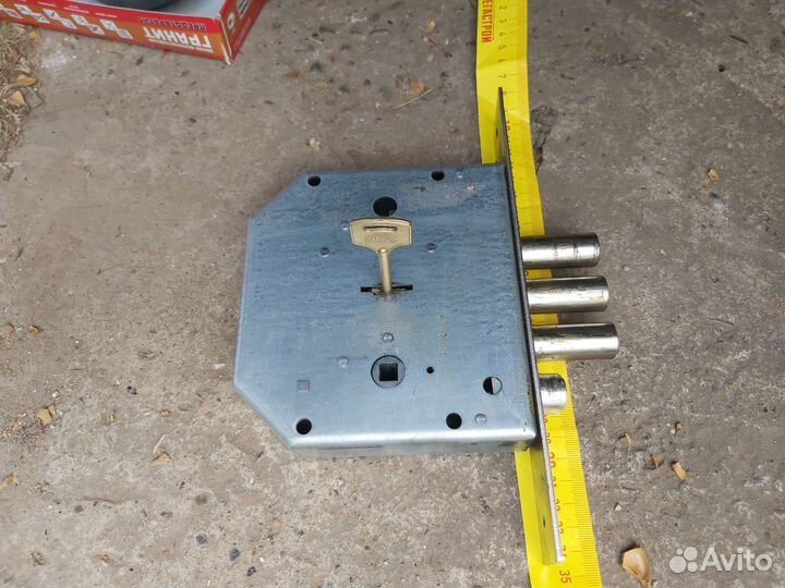 Замок дверной бу