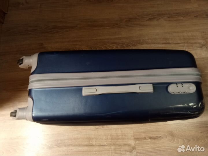 Чемодан на колесах большой