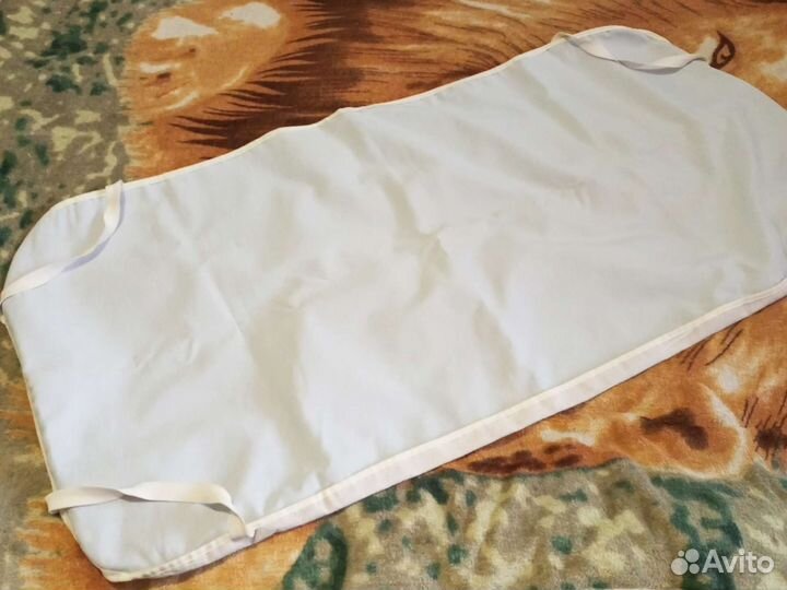 Непромокаемая простынь на детскую кроватку