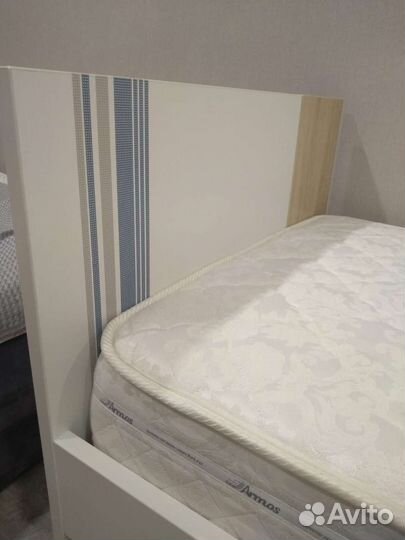 Кровать,матрас,полка