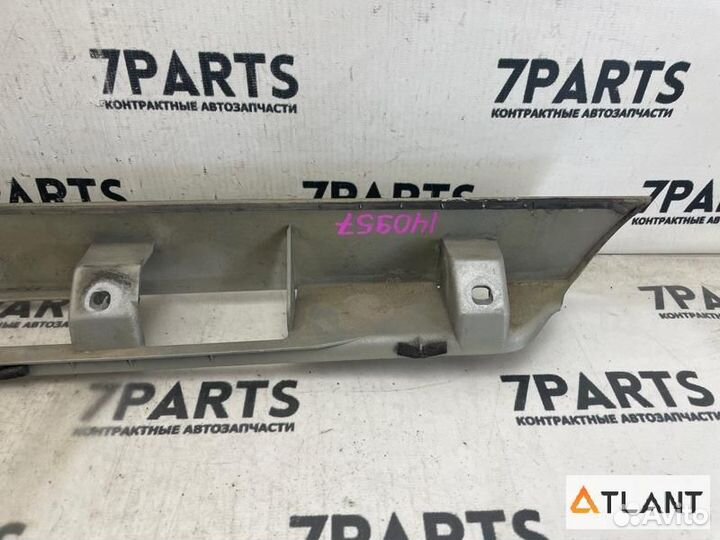 Накладка 5-й двери mazda capella