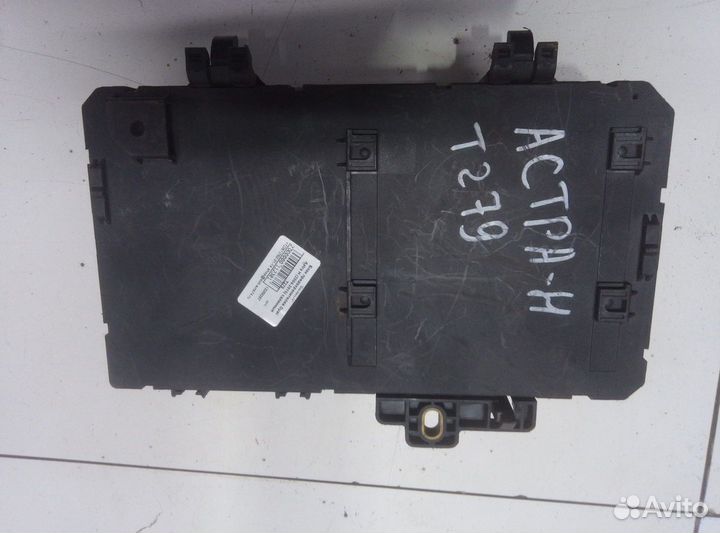 Opel Astra (H) III блок предохранителей