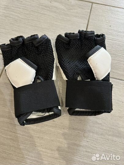 Перчатки для единоборств