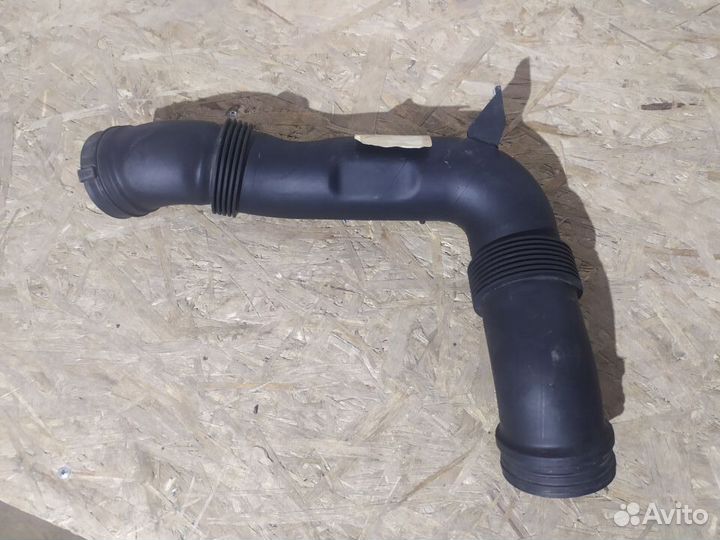 Впускной патрубок воздуховода VAG
