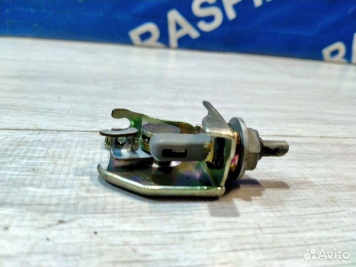 Замок лючка бензобака Toyota Mark Ii GX90 1GFE