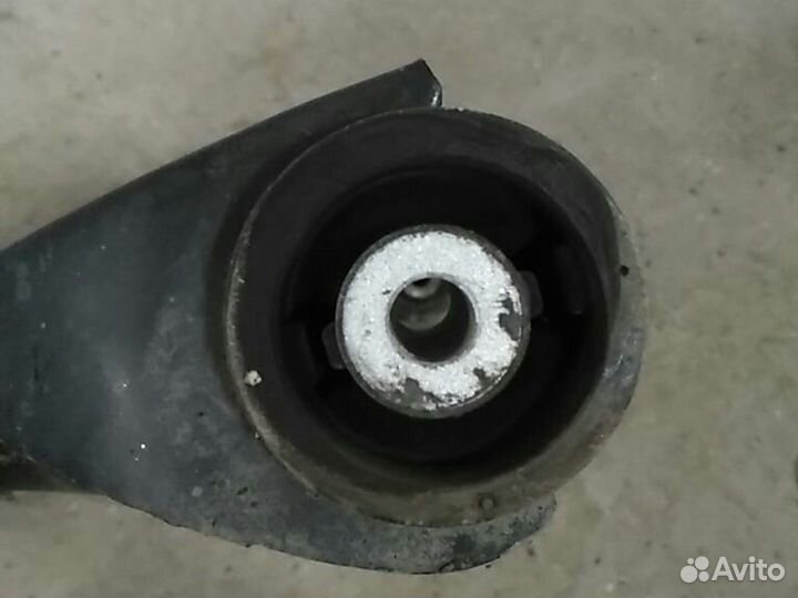 Рычага задний правый нижний Volkswagen Touareg NF