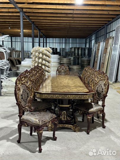 Стол и стулья