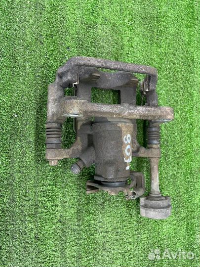 Суппорт тормозной задний левый Opel Astra J GTC