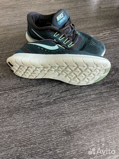 Кроссовки женские