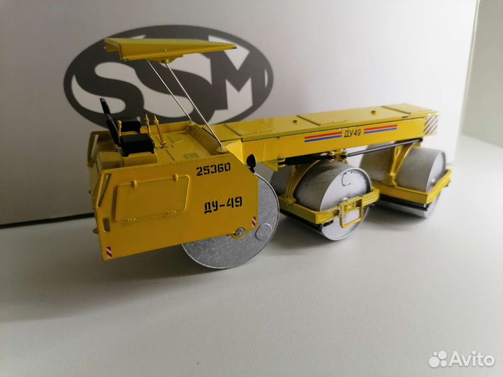 Каток ду-49 1/43 AVD