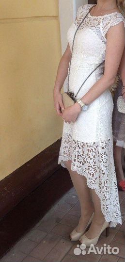 Белое вечернее платье