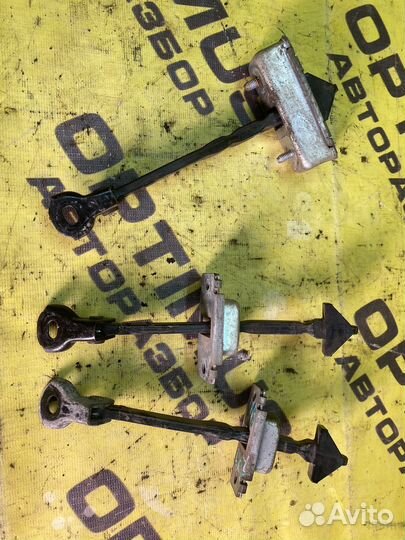 Ограничитель двери Mazda CX-7