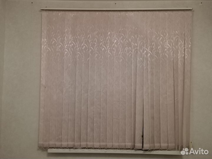 Карниз для вертикальных жалюзи с ламелями