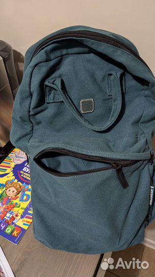 Рюкзак и спортивная бутылка