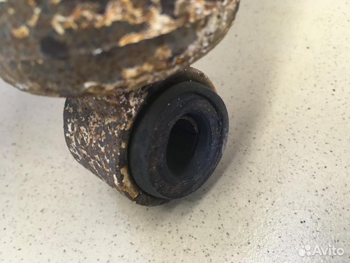 Амортизатор задний L200 (KB) 2006-2016