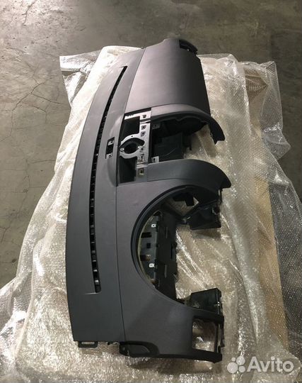 Панель приборов (торпеда) VW Touareg 02-10