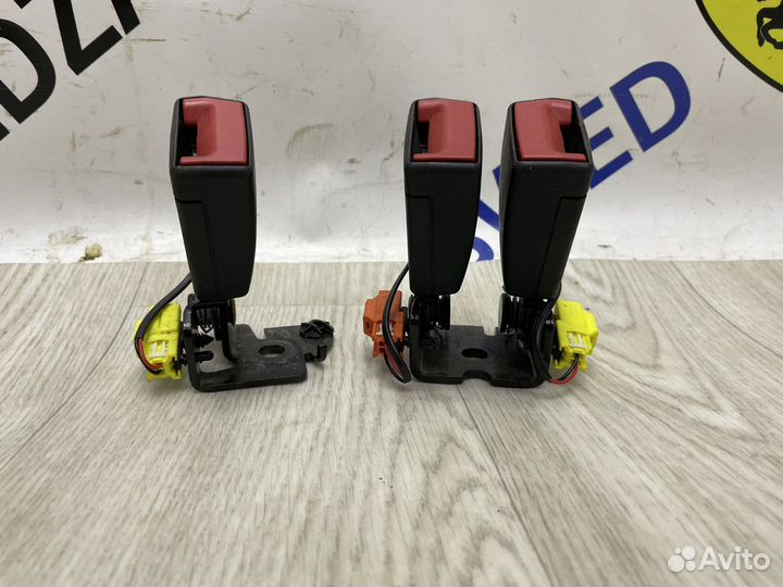 Ответная часть ремня Volvo s60 2010