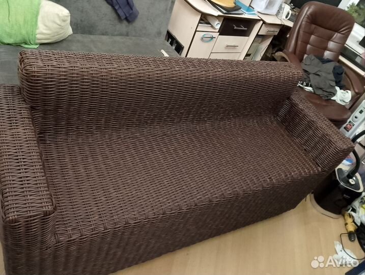 Диван из ротанга