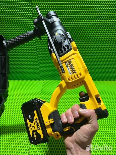 Аккумуляторный перфоратор dewalt DCH133M1