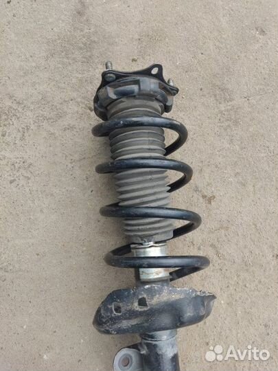 Стойка амортизатора передняя правая Honda Cr-V 4