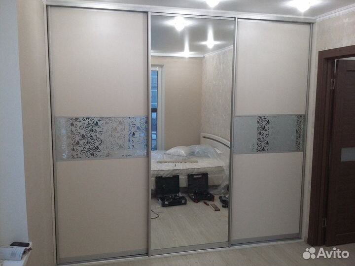 Шкафы купе, шкафчик на балкон в подарок