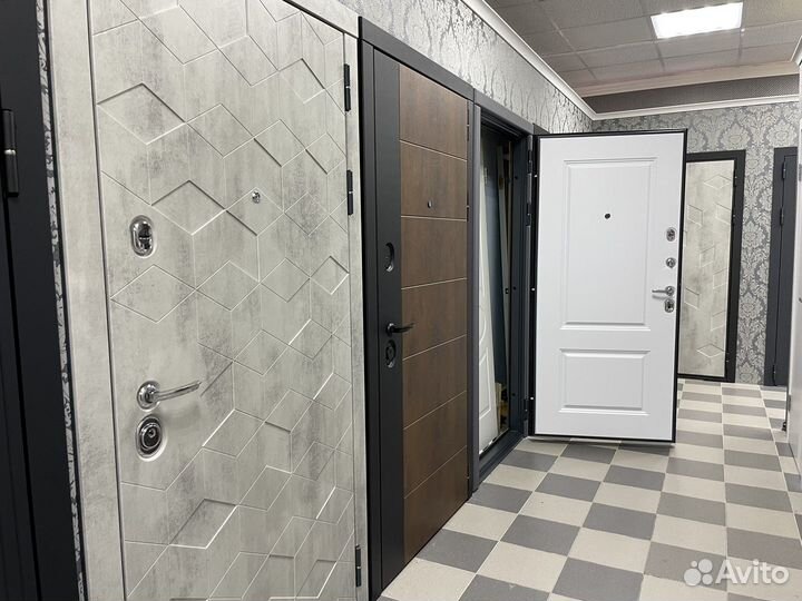 Дверь входная глухая