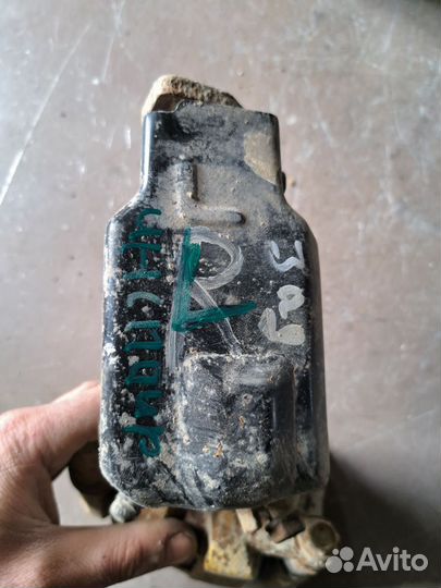 Суппорт задний левый Honda Inspire