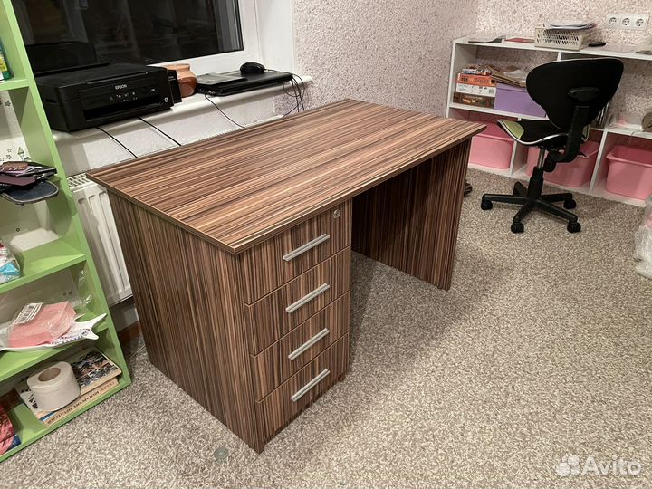 Письменный стол